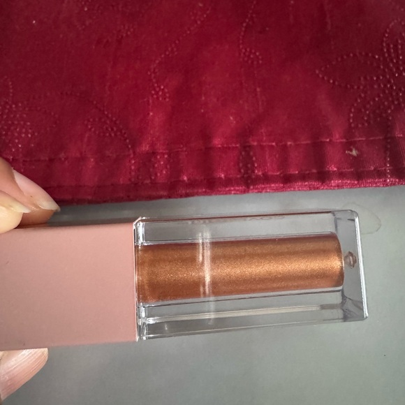 Covergirl Exhibitionist by Kelsea Ballerini Glitter Liquid Eyeshadow - Picture 3 of 5